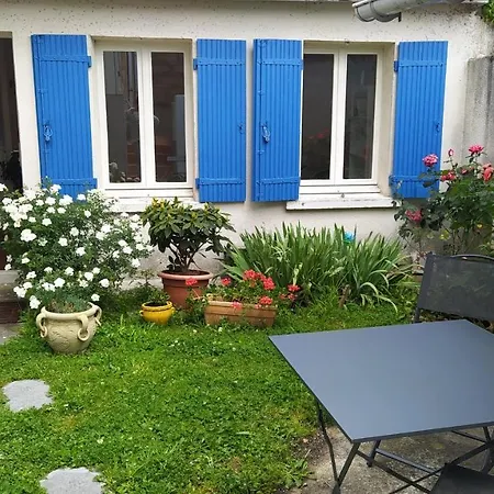 Le 5 Apartment Guitres Exterior photo